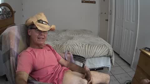 Snapshot of hewes1 chatting on February 3, 2025, 7:00 pm hewes1 online show from February 3, 2025, 7:00 pm