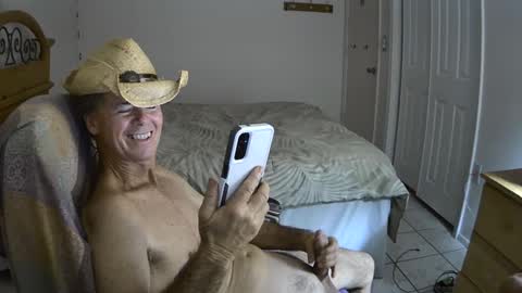 Snapshot of hewes1 chatting on February 12, 2025, 8:27 am hewes1 online show from February 12, 2025, 8:27 am