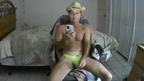 Snapshot of hewes1 chatting on February 20, 2025, 11:20 am hewes1 online show from February 20, 2025, 11:20 am