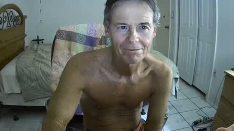 Snapshot of hewes1 chatting on November 4, 2025, 12:21 am hewes1 online show from November 4, 2025, 12:21 am