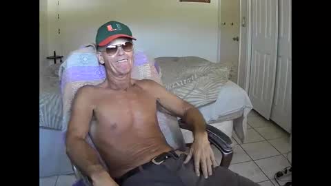 Snapshot of hewes1 chatting on November 17, 2025, 8:36 pm hewes1 online show from November 17, 2025, 8:36 pm