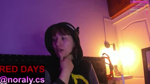 Noraly  online show from November 3, 2025, 4:03 am