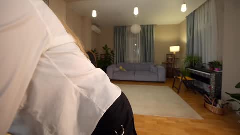 Alina online show from November 9, 2025, 3:54 pm