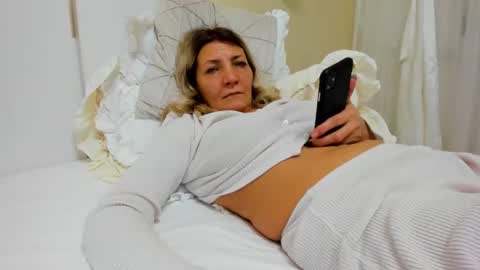 Snapshot of heyheygrey chatting on February 4, 2025, 4:26 am Heyheygrey online show from February 4, 2025, 4:26 am