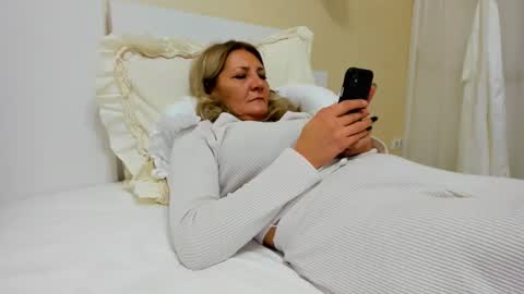 Snapshot of heyheygrey chatting on February 7, 2025, 11:03 pm Heyheygrey online show from February 7, 2025, 11:03 pm