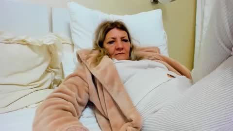 Snapshot of heyheygrey chatting on February 19, 2025, 1:51 am Heyheygrey online show from February 19, 2025, 1:51 am