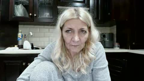 Snapshot of heyheygrey chatting on November 10, 2025, 8:41 pm Heyheygrey online show from November 10, 2025, 8:41 pm