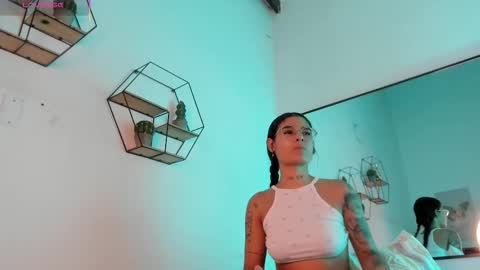 heyyo1808 online show from November 9, 2025, 9:13 pm