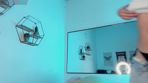 heyyo1808 online show from November 18, 2025, 10:03 pm