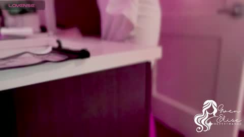 Snapshot of heyyythanks chatting on November 6, 2025, 1:17 am Gwen Elise online show from November 6, 2025, 1:17 am