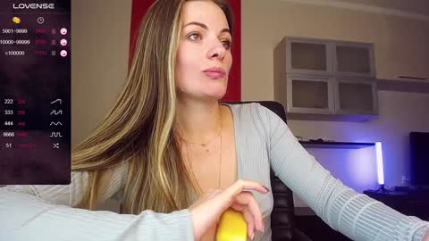 Snapshot of hi_bye_ chatting on December 21, 2024, 11:33 am Lina online show from December 21, 2024, 11:33 am