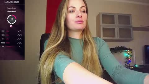 Snapshot of hi_bye_ chatting on January 4, 2025, 12:16 pm Lina online show from January 4, 2025, 12:16 pm