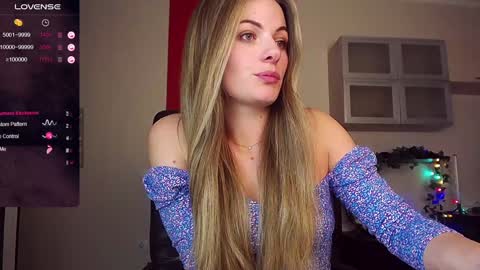 Snapshot of hi_bye_ chatting on January 10, 2025, 6:06 pm Lina online show from January 10, 2025, 6:06 pm
