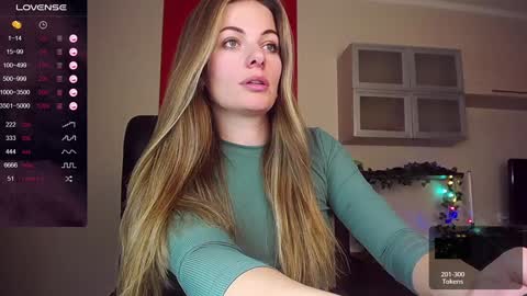 Snapshot of hi_bye_ chatting on January 11, 2025, 10:19 am Lina online show from January 11, 2025, 10:19 am