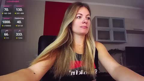 Snapshot of hi_bye_ chatting on September 17, 2025, 8:38 am Lina online show from September 17, 2025, 8:38 am