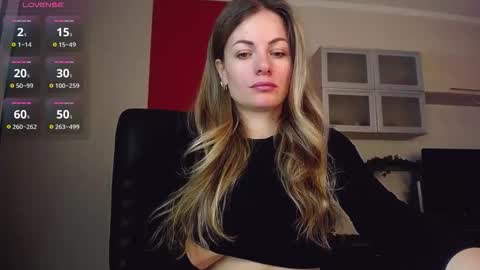 Snapshot of hi_bye_ chatting on November 9, 2025, 10:02 am Lina online show from November 9, 2025, 10:02 am