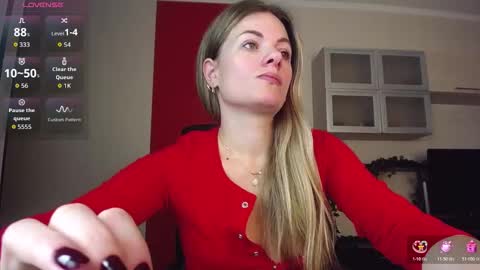 Snapshot of hi_bye_ chatting on November 12, 2025, 6:36 am Lina online show from November 12, 2025, 6:36 am