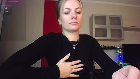 Lina online show from January 7, 2026, 11:12 am