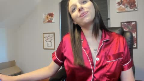 Snapshot of hi_cut_cutie chatting on September 29, 2025, 1:27 pm Paige online show from September 29, 2025, 1:27 pm