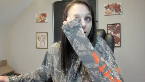 Snapshot of hi_cut_cutie chatting on October 2, 2025, 1:40 pm Paige online show from October 2, 2025, 1:40 pm