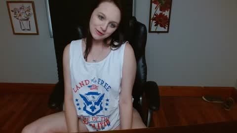 Snapshot of hi_cut_cutie chatting on October 18, 2025, 3:35 pm Paige online show from October 18, 2025, 3:35 pm