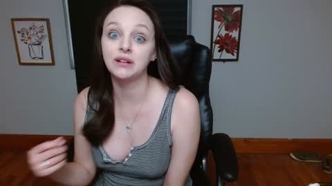 Snapshot of hi_cut_cutie chatting on November 7, 2025, 2:06 pm Paige online show from November 7, 2025, 2:06 pm