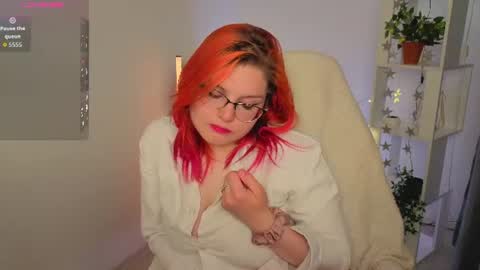 Snapshot of hiddencharmm chatting on June 17, 2026, 10:21 pm hiddencharmm online show from June 17, 2026, 10:21 pm