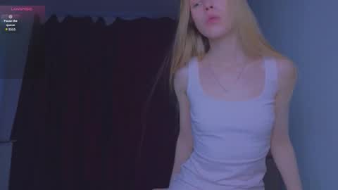 Snapshot of hihi_im_chloe chatting on October 22, 2025, 5:30 am Chloe online show from October 22, 2025, 5:30 am