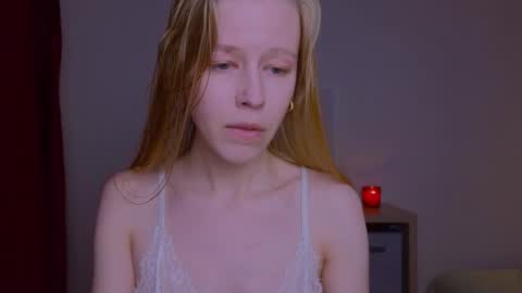 Snapshot of hihi_im_chloe chatting on November 17, 2025, 12:16 am Chloe online show from November 17, 2025, 12:16 am