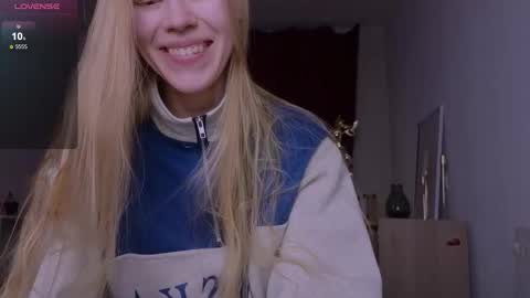 Chloe online show from December 22, 2025, 3:03 am