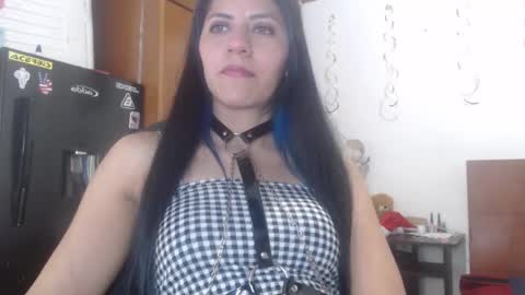 Snapshot of hilari18 chatting on December 25, 2024, 5:48 am hilaril18 online show from December 25, 2024, 5:48 am