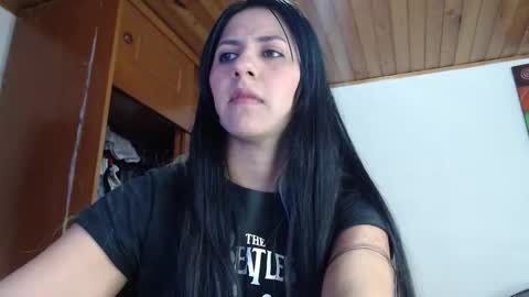 hilaril18 online show from September 28, 2025, 4:12 pm