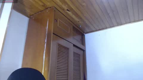 hilaril18 online show from November 21, 2025, 12:10 am