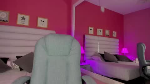 hilary_tailor online show from September 8, 2025, 3:22 pm