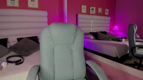 hilary_tailor online show from September 15, 2025, 11:21 am