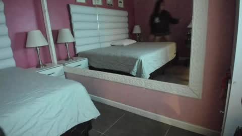 hilary_tailor online show from September 25, 2025, 10:52 am