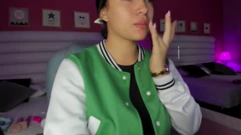 hilary_tailor online show from October 18, 2025, 11:11 am