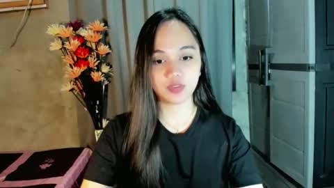 Snapshot of hilarymolly chatting on February 12, 2026, 11:49 am hilarymolly online show from February 12, 2026, 11:49 am