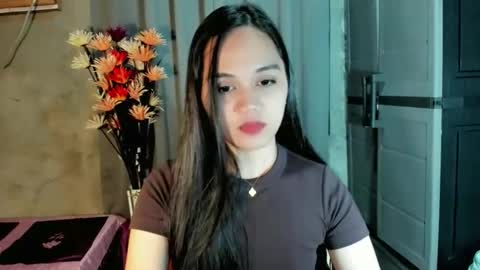 Snapshot of hilarymolly chatting on February 20, 2026, 12:18 am hilarymolly online show from February 20, 2026, 12:18 am