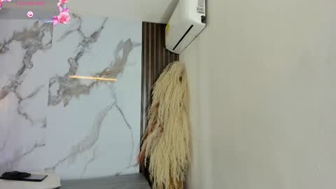 Snapshot of hilarythomsom chatting on February 17, 2026, 11:50 am Hilary Thomsom online show from February 17, 2026, 11:50 am