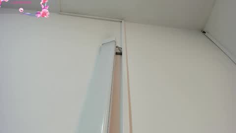 Snapshot of hilarythomsom chatting on March 2, 2026, 12:23 pm Hilary Thomsom online show from March 2, 2026, 12:23 pm