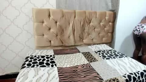 Snapshot of hilaryy_19_ chatting on October 26, 2025, 12:00 pm hilaryy_19_ online show from October 26, 2025, 12:00 pm