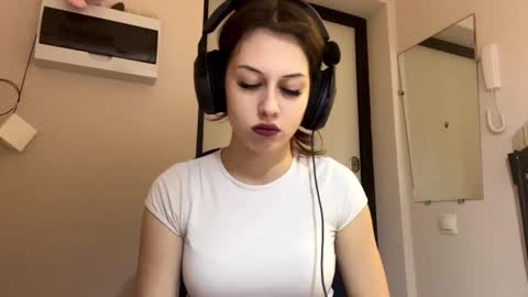 Hi Im Elizabeth online show from October 3, 2025, 1:08 pm