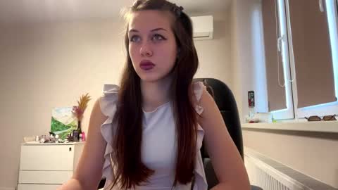 Hi Im Elizabeth online show from November 21, 2025, 10:25 am