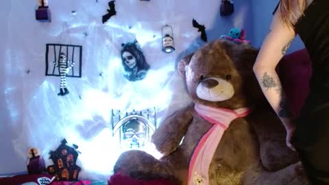 Snapshot of himiiko_toga chatting on October 16, 2025, 11:06 pm Himiiko online show from October 16, 2025, 11:06 pm