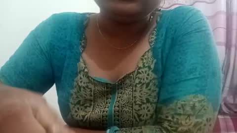 himuhimu22 online show from October 10, 2025, 2:38 pm