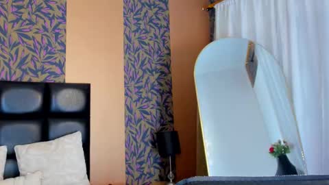 Snapshot of hinata_itachi chatting on November 15, 2025, 6:11 am FANE AND DAVID online show from November 15, 2025, 6:11 am