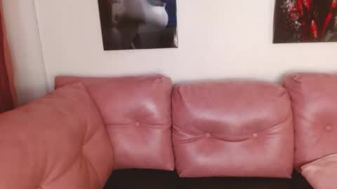 hinata lee online show from October 7, 2025, 9:45 pm