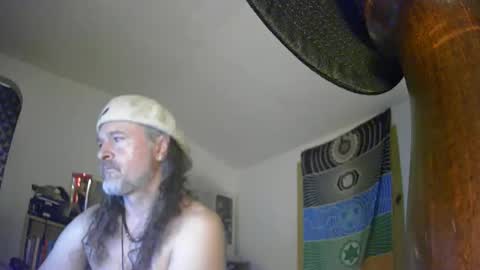 hippiedad333 online show from May 19, 2026, 4:30 am