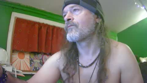 hippiedad333 online show from May 28, 2026, 6:21 am